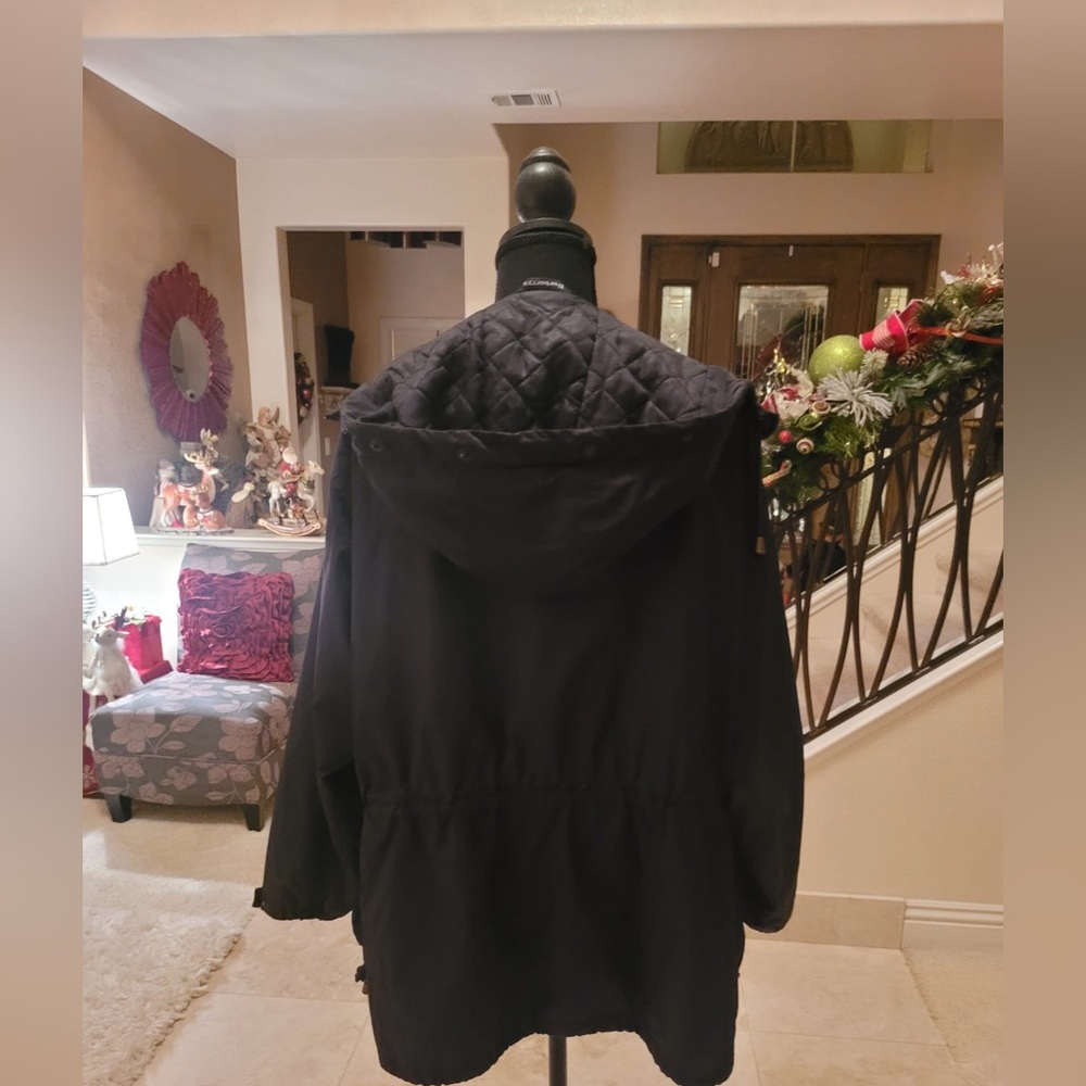 Authentic Burberry Jacket - Picture 5 of 15